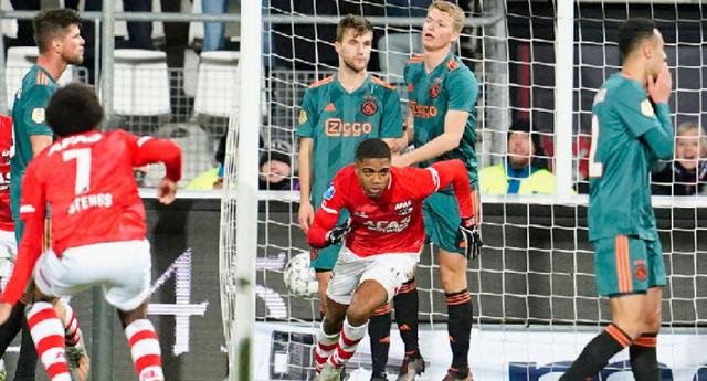 攻队友破门 攻队友破门